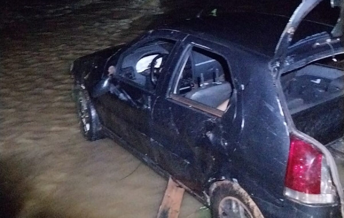 Homem Morre Afogado Ao Tentar Passar De Carro Por Estrada Alagada