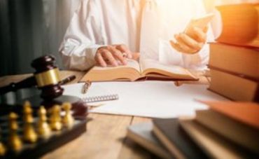 Justiça homologa acordo e extingue ação contra gráfica e dois empresários em MT