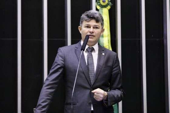 O deputado José Medeiros pode responder criminalmente por ter vazado inquérito sigiloso