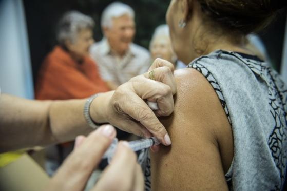 Os postos de Saúde em Cuiabá estão vacinando contra a gripe