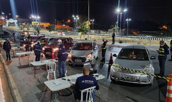 Ao todo, 44 veículos foram removidos, sendo 36 carros e 8 motocicletas