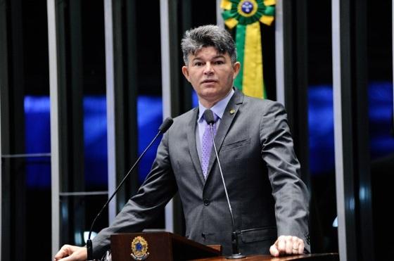 O deputado José Medeiros repercutiu a briga entre Bolsonaro e Barra Torres