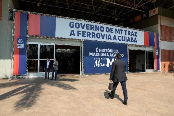 O Governo assinou, neste mês, o contrato para início da construção da 1ª ferrovia estadual de Mato Grosso