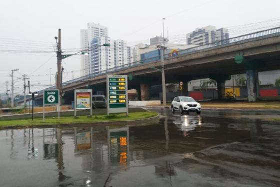 A previsão é de que a capital mato-grossense terá chuvas intensas no fim de semana