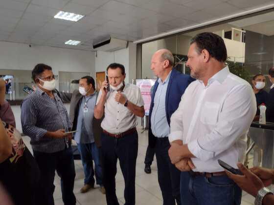 Carlos Bezerra, Neri Geller e Carlos Fávaro se reuniram com o governador Mauro Mendes