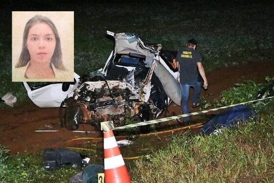 O veículo ficou completamente destruído, no acidente que matou mulher de 22 anos