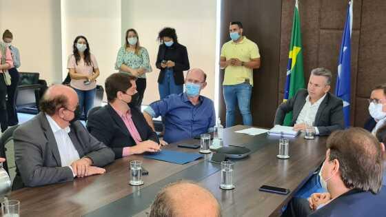 O Governador Mauro Mendes se reuniu com representantes da indústria e do comércio