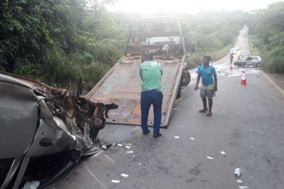 Renault Sandero do suspeito e Palio bateram na estrada