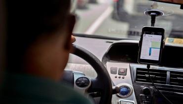 Motorista por aplicativo é sequestrado e tem carro roubado durante corrida