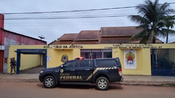  Mais de cinquenta policiais federais participaram da ação.