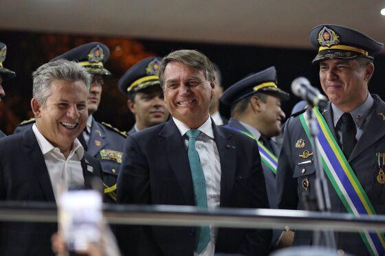 Mauro Mendes e Jair Bolsonaro também estiveram em formatura da PM