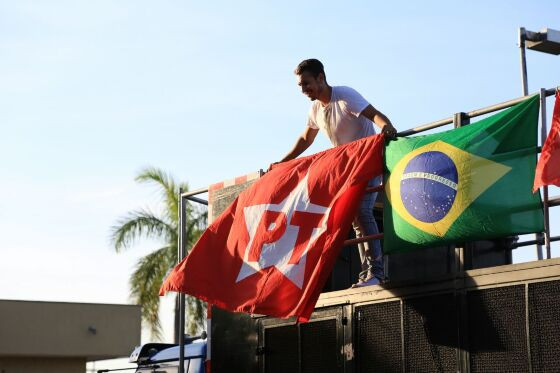 Protesto feito pelo PT em Cuiabá em defesa da candidatura de Lula