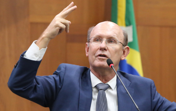 O deputado Carlos Avalone deve continuar no mandato