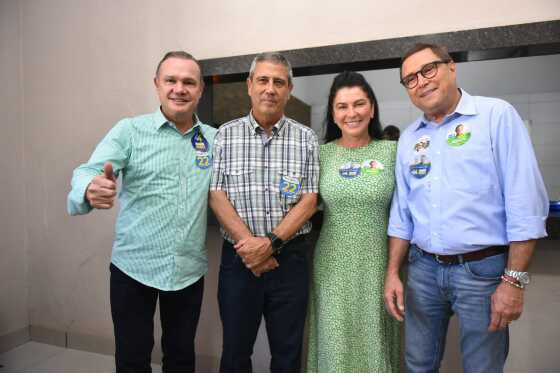 Walter Braga Netto, segundo da esquerda para a direita, esteve em Sorriso