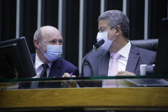 Neri Geller e Arthur Lira em sessão na Câmara dos Deputados