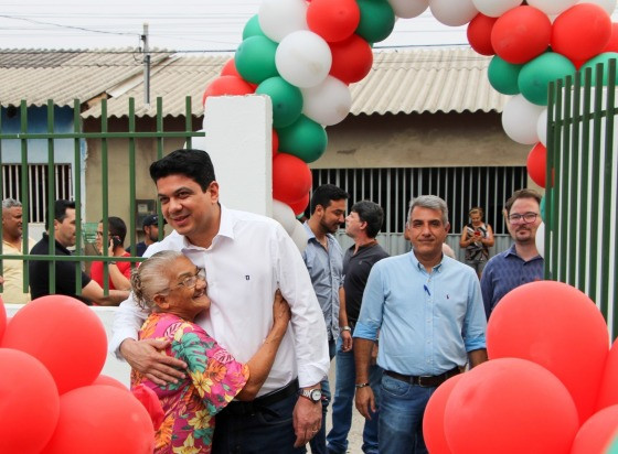 Kalil entrega centro comunitário 