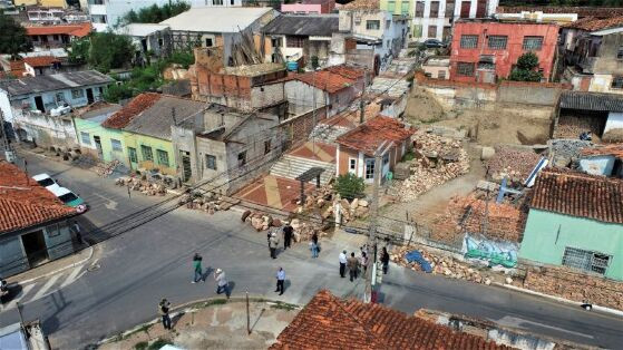 Obras na escadaria do beco alto