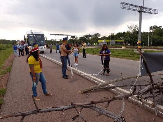 Bloqueio de indígenas na BR-364