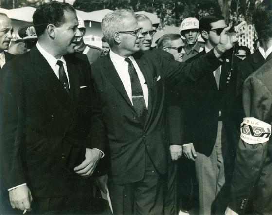 Presidente João Goulart e o embaixador americano Lincoln Gordon