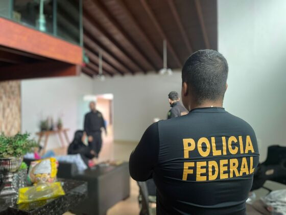 Polícia Federal durante busca e apreensão da Operação Curare 4