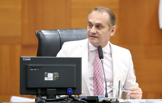 O deputado Wilson Santos levantou suspeita sobre colegas envolvidos com facções criminosas