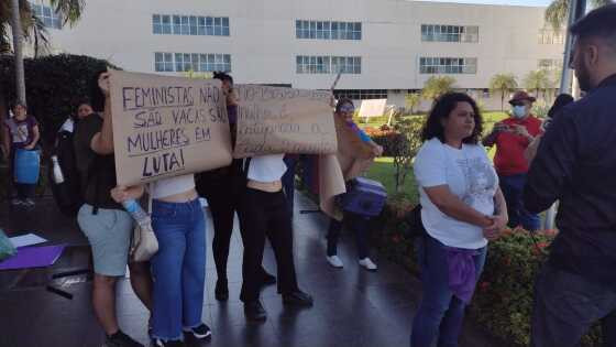 protesto mulheres ALMT Cattani