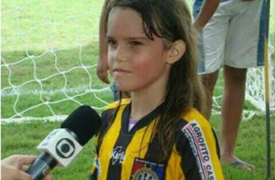 Jogadora Ana Vitória e familiares