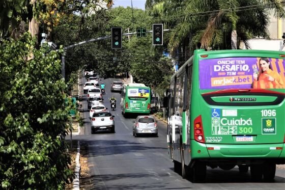 Ônibus na Avenida Lavapés, José Monteiro de Figueiredo