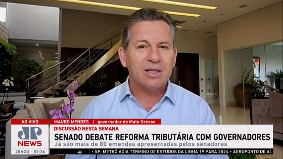 O governador Mauro Mendes durante a entrevista.