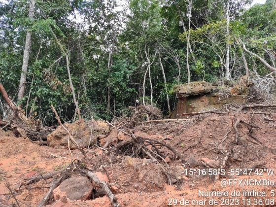 Danos ambientais com estradas no Parque Nacional de Chapada dos Guimarães, Cidade de Pedra