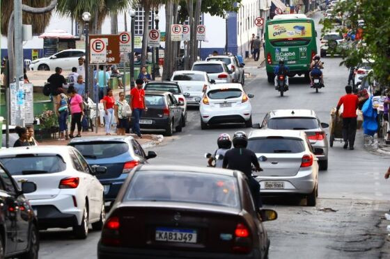 Trânsito no centro de Cuiabá