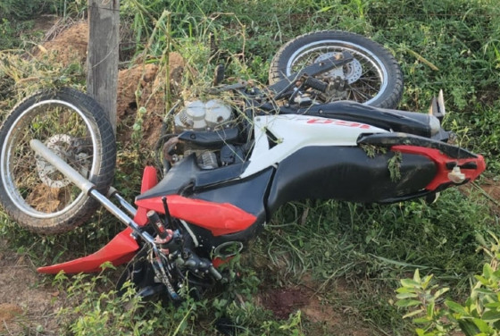 motociclista morre em curva