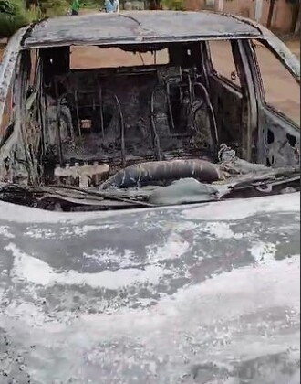 carro incendiado .jpg