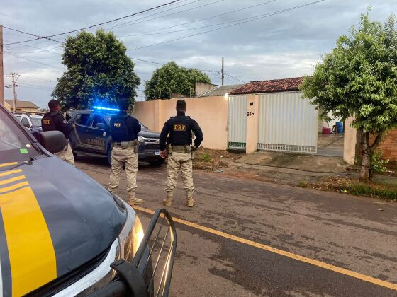 Agentes da PRF realizam mandados em conjunto com PF