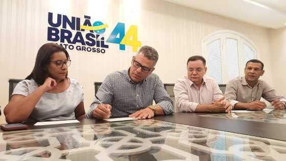 Dr, Luiz assina filiação no UB