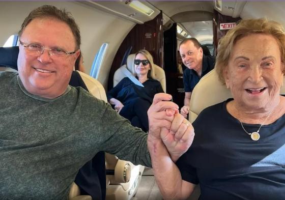 Blairo e Lúcia Maggi (frente) em avião