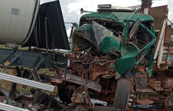 acidente br 163 caminhão e carreta