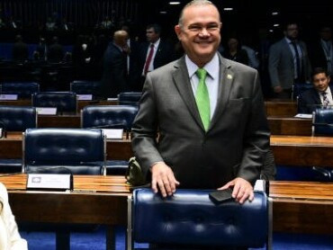 Senador é diagnosticado com dengue