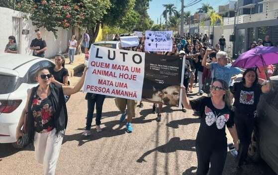 Manifestantes, casa, ex-reitor, UFMT, matou, gato, machadadas