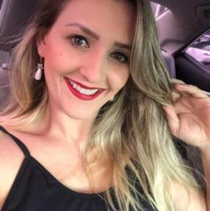 Daiane Tonetta Neitzke, ex-companheira de Sanderson que supostamente cometeu suicídio com a arma de fogo do policial. 