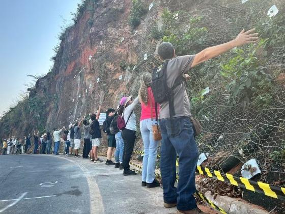 Chapada portão do inferno protesto abraço