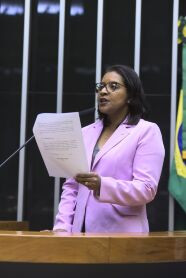 'Pacote Antifeminicídio reduz sensação de impunidade', diz Gisela à Rádio Câmara