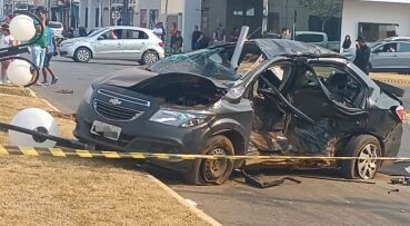 Motorista bêbado bate picape em carro e mata duas pessoas da mesma família