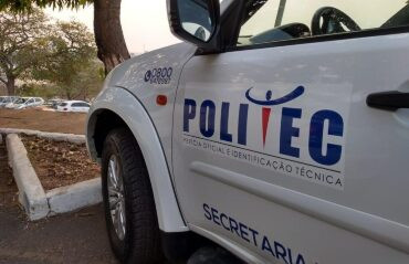 Homem é encontrado morto na calçada com perfurações pelo corpo