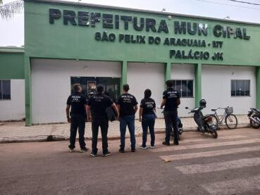 Polícia prende 4 acusados de desviarem recursos de prefeitura