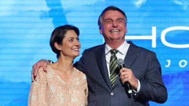 Ex-prefeita em MT 'lança' esposa de Bolsonaro a presidência ou Senado