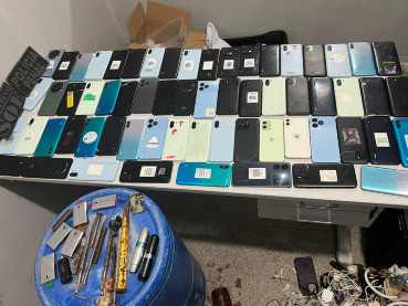 Policiais penais apreendem 65 celulares na Penitenciária Central do Estado