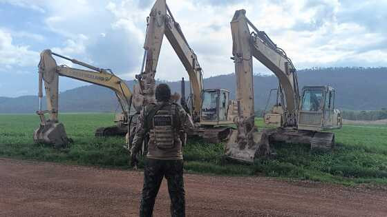 Polícia apreende quatro máquinas em garimpo em terra indígena