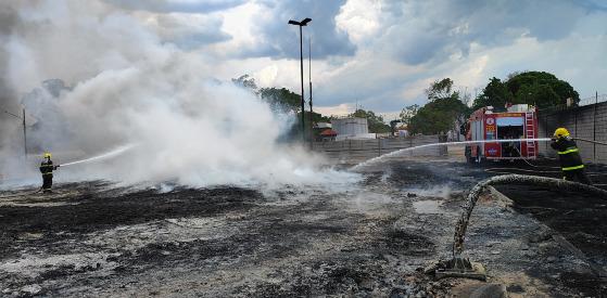 Corpo de Bombeiros extingue incêndio em indústria após 22 horas de combate às chamas