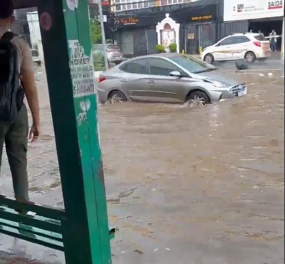 prainha cuiabá alagada